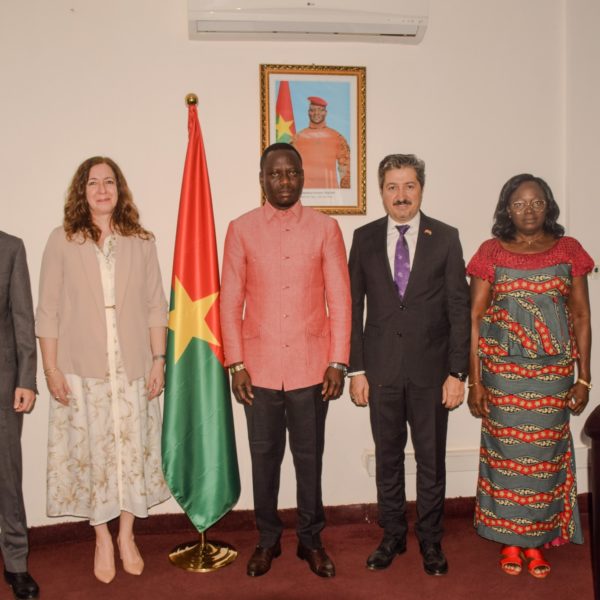 Coopération turco-burkinabè : la nouvelle Ambassadrice reçue par le Ministre Roland SOMDA