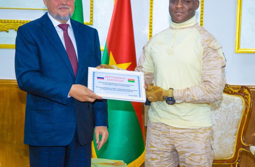 Coopération Burkina-Russie : un laboratoire mobile microbiologique offert au Burkina Faso