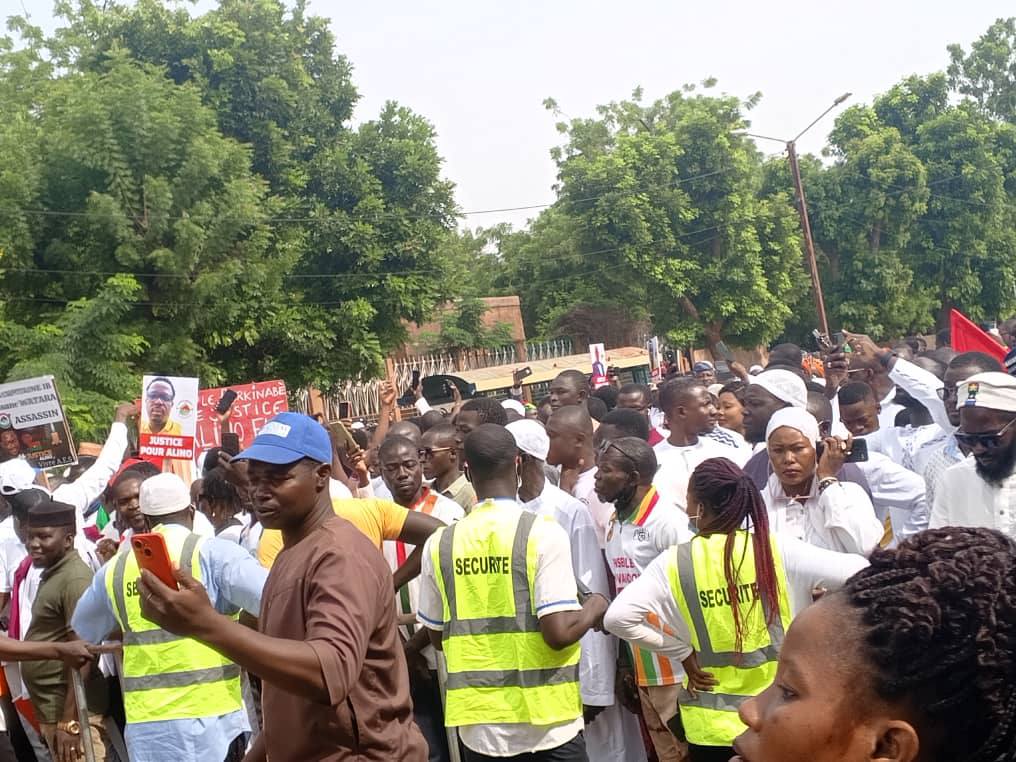 Les manifestants dans les rues de Ouagadougou