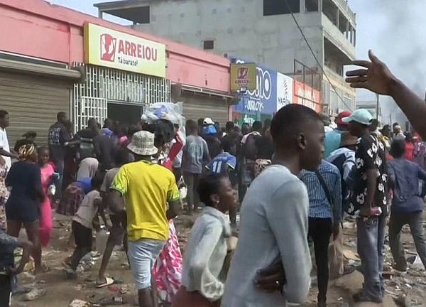 Hausse du carburant en Angola : 22 morts en 48 heures dans des violences meurtrières