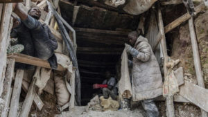 Effondrement d'une mine d’or en RDC : 12 personnes secourues dans le Sud-Kivu