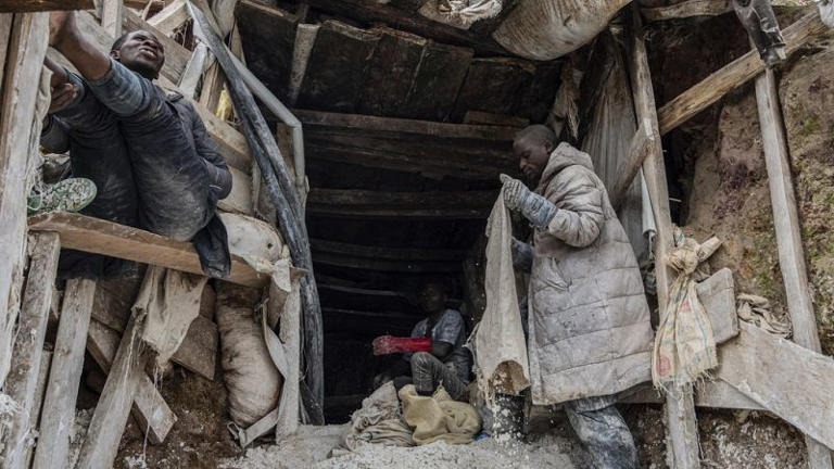 Effondrement d'une mine d’or en RDC : 12 personnes secourues dans le Sud-Kivu