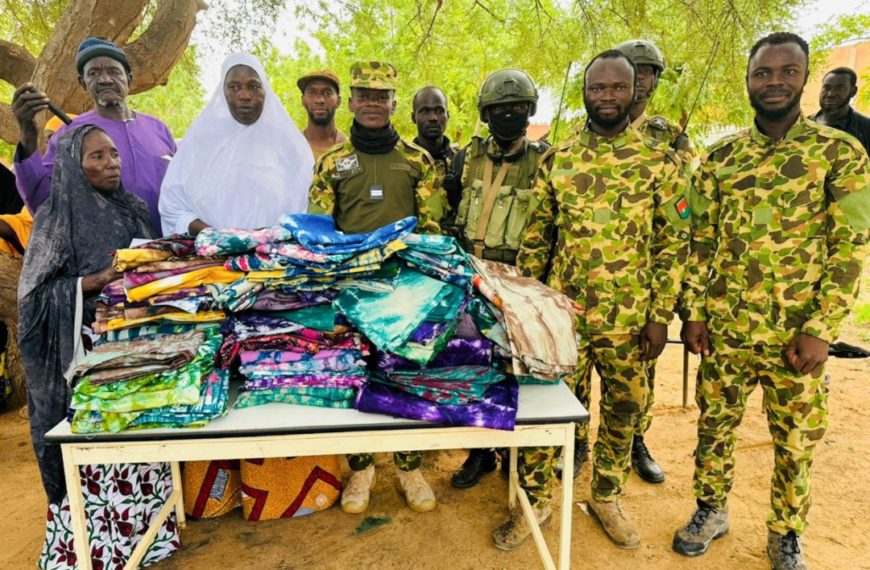 Résilience à Falagountou : La fabrication de pagnes « Koko donda » comme outil d’autonomisation des femmes