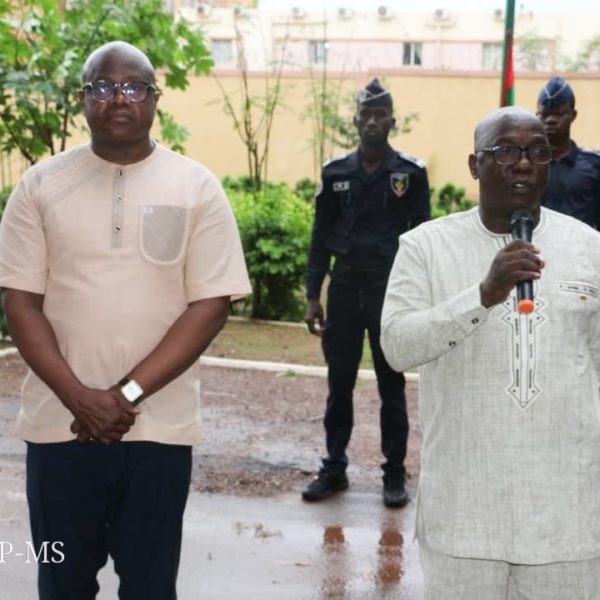 Montée des couleurs nationales : un moment fort malgré la pluie à Ouagadougou