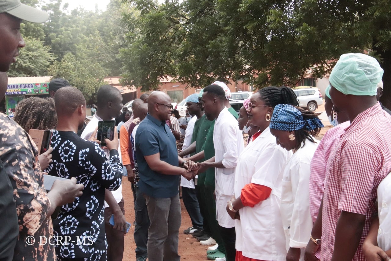 Amélioration de l’offre de soins : visite du ministre Kargougou au CMA de Diébougou