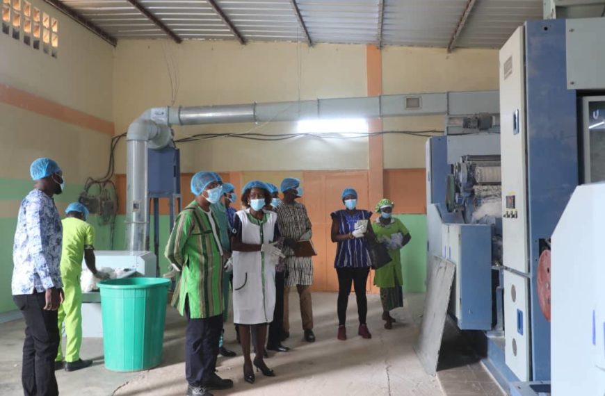 Valorisation de la matière première locale : le ministre Serge PODA visite l’unité SOFACO à Pabré