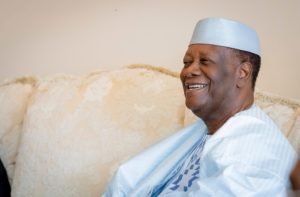 Présidentielle ivoirienne : Alassane Ouattara dépose son dossier de candidature à la CEI