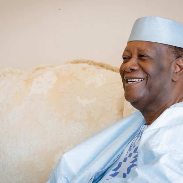 Présidentielle ivoirienne : Alassane Ouattara dépose son dossier de candidature à la CEI