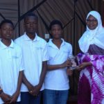 Robotics for Good Youth Challenge : les lauréats burkinabè présentent leur trophée à la ministre