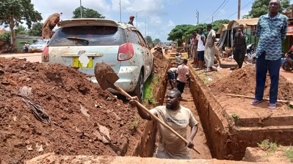 Houet : Les habitants du secteur 27 mobilisés pour le curage des caniveaux