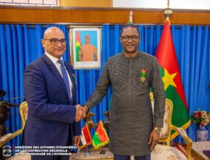 Coopération bilatérale : l’ambassadeur égyptien fait Officier de l’Ordre de l’Etalon