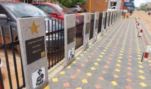 Rue des Étoiles Ouagadougou : neuf étoiles en bronze volées dans la nuit