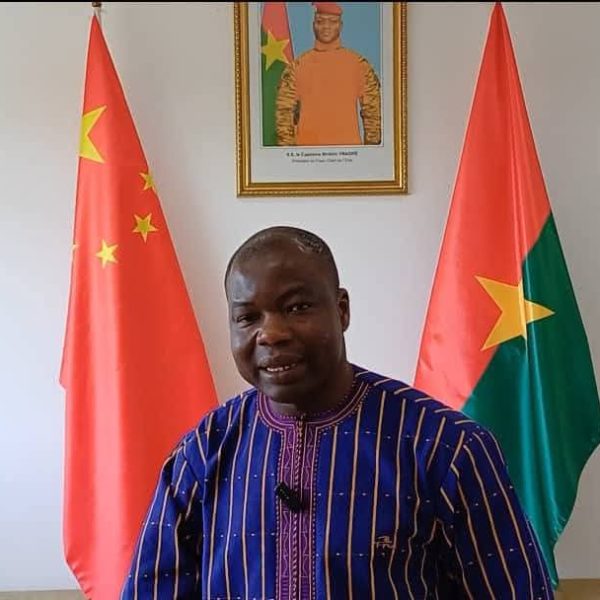 L’ambassade du Burkina en Chine alerte sur le danger des fausses bourses
