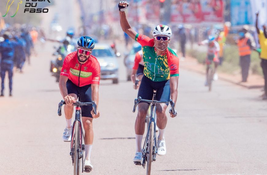 Tour du Faso 2025 : Paul Daumont triomphe à Bobo-Dioulasso et endosse le maillot jaune