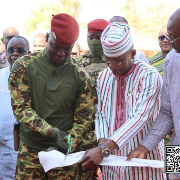 SN-BRAFASO : le Capitaine Ibrahim TRAORÉ inaugure l’usine à Komsilga