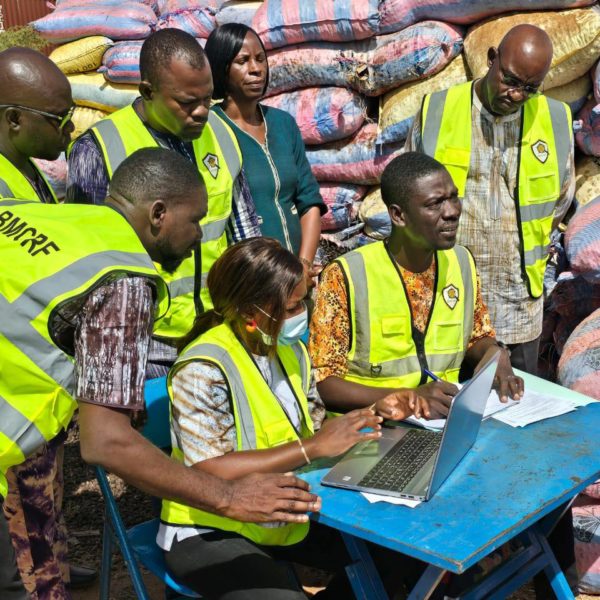 Vente amandes karité BMCRF : un lancement officiel pour soutenir l’industrie locale