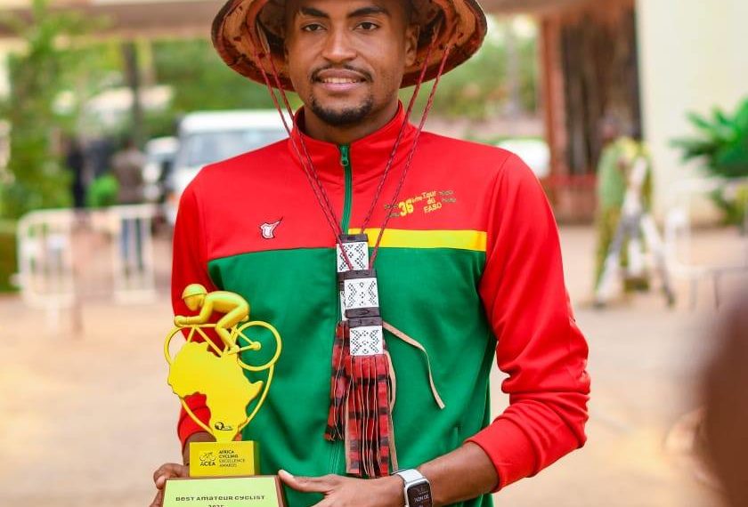 Cyclisme Paul Daumont : le « Meilleur coureur amateur africain » accueilli en héros à Ouagadougou