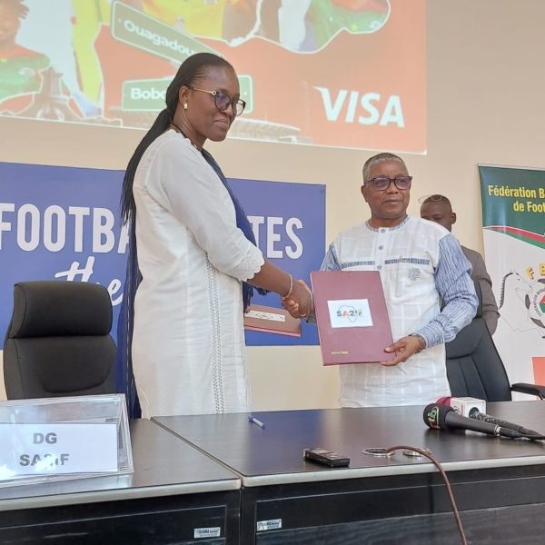 Football burkinabè : la FBF et la SA2IF s’allient pour soutenir les jeunes et le football féminin