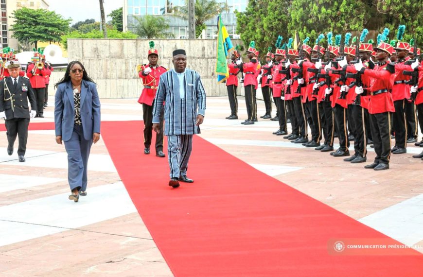 Coopération Burkina Faso-République du Gabon : l’ambassadeur Issa Boro présente ses Lettres de créance au président Oligui Nguema