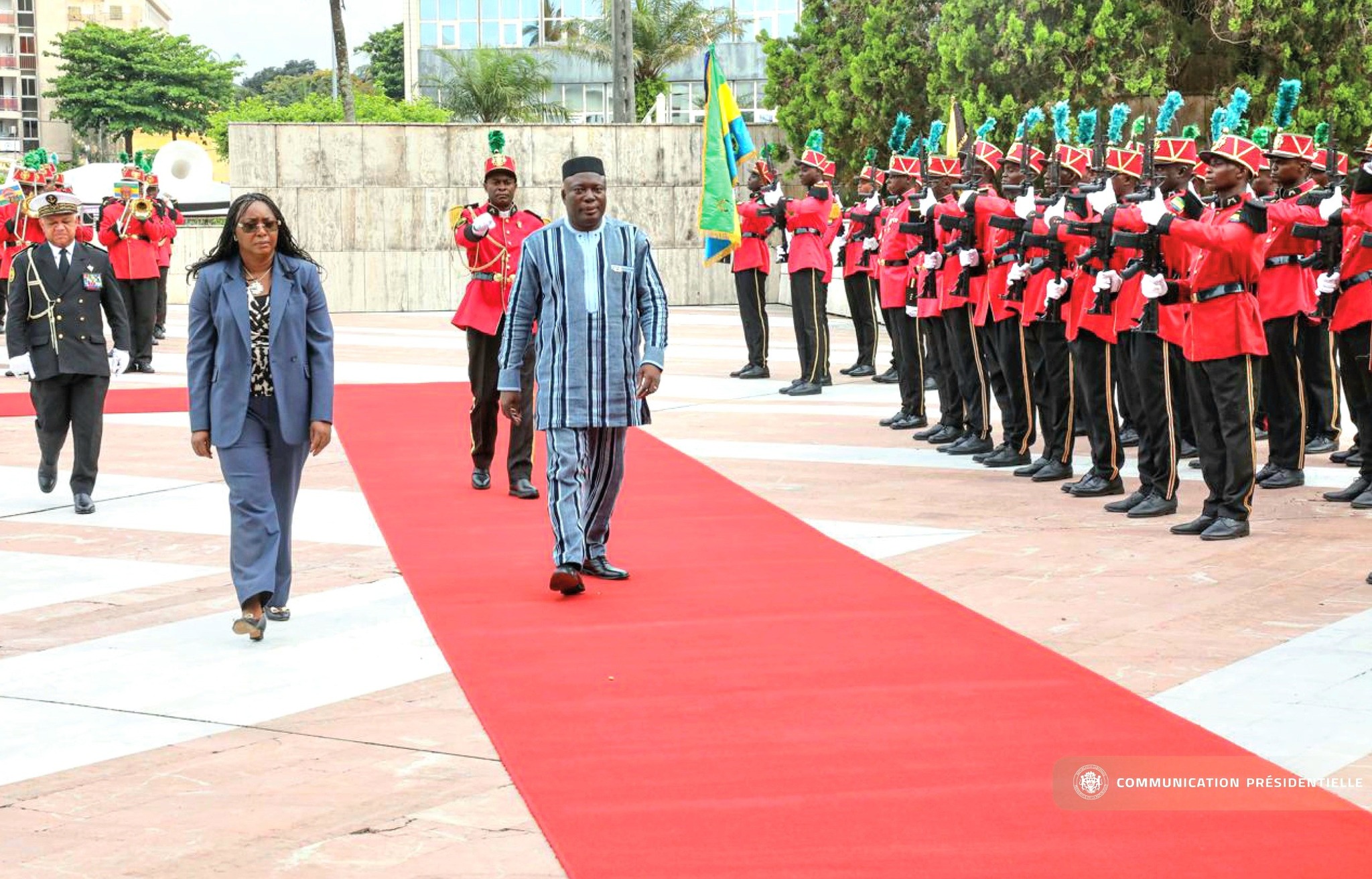 Coopération Burkina Faso-République du Gabon : l’ambassadeur Issa Boro présente ses Lettres de créance au président Oligui Nguema