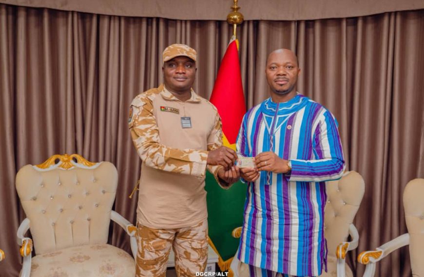 Carte d’identité biométrique AES : symbole d’intégration