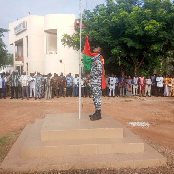 Montée des couleurs au Burkina Faso : une cérémonie symbolique