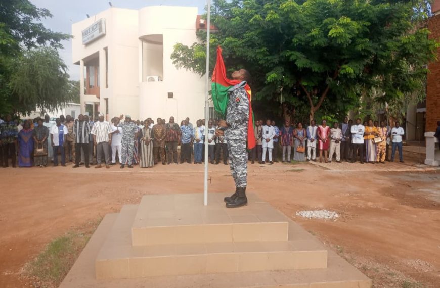 Montée des couleurs au Burkina Faso : une cérémonie symbolique