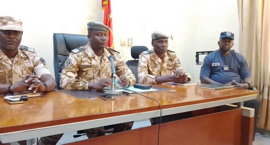 Immersion professionnelle à Bougouriba : des élèves à la teinture