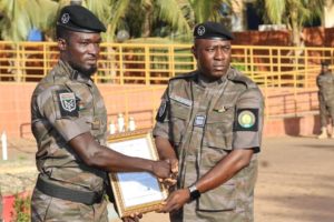 Douanes : montée des couleurs et consécration du…