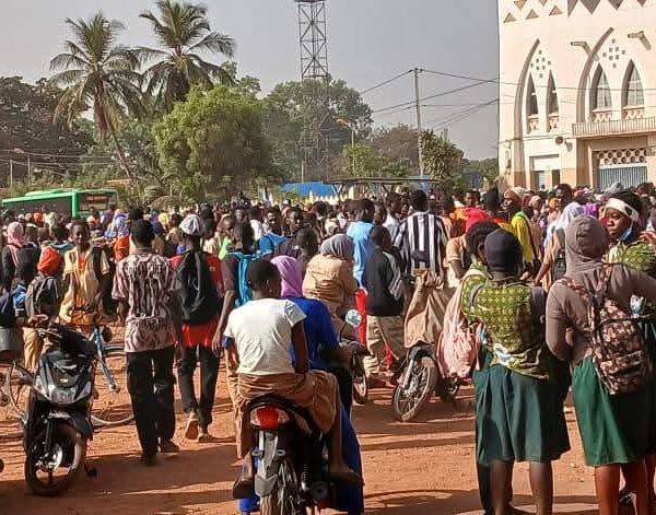 Les élèves de Bobo-Dioulasso soutiennent le gouvernement