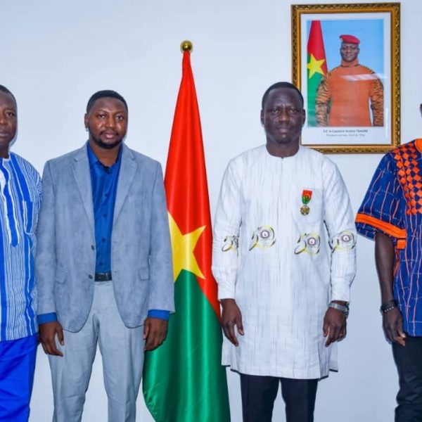 Roland SOMDA reçoit le DG de Belstech pour la jeunesse digitale