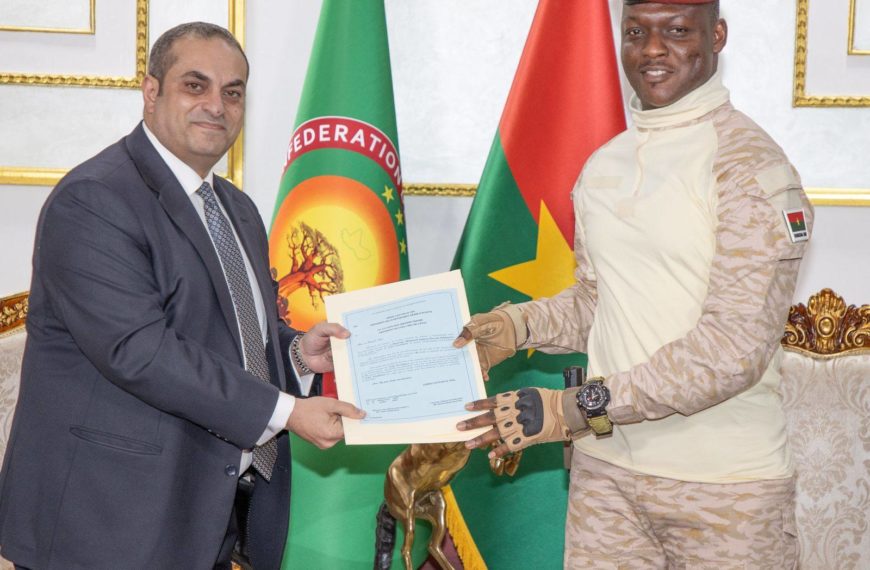 Ambassadeur égyptien : présentation des lettres de créance