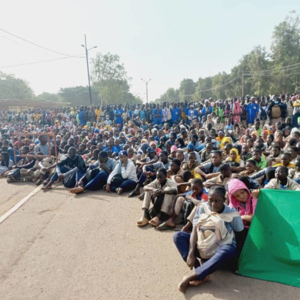 Soutien des élèves au Président Traoré à Ouagadougou