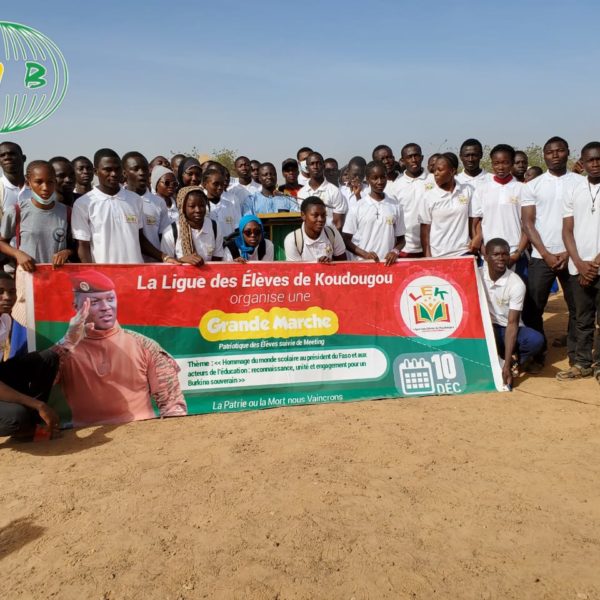 Les élèves mobilisés à Koudougou pour le Président