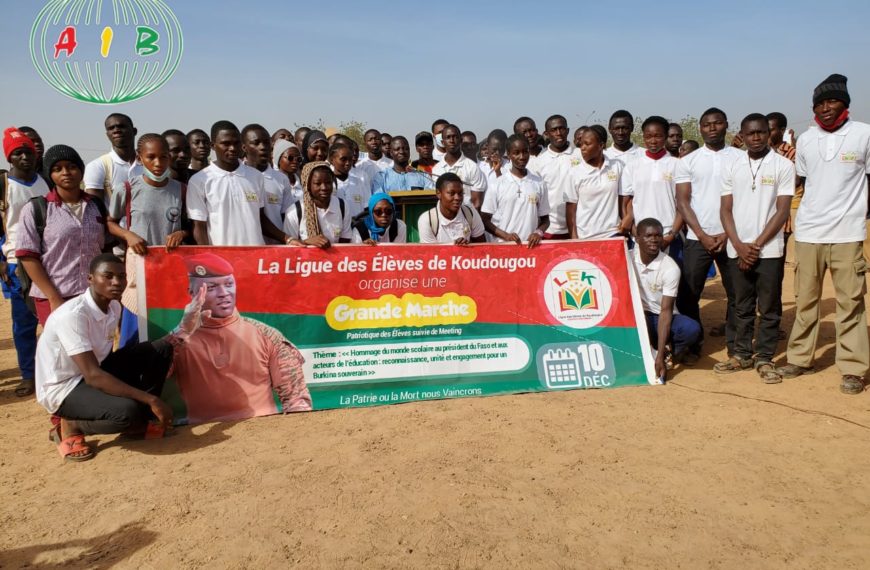 Les élèves mobilisés à Koudougou pour le Président