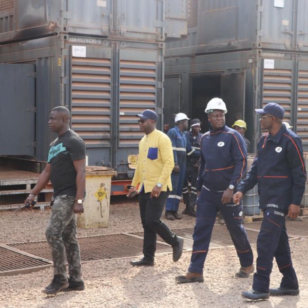 Le ministre de l’Énergie évalue les centrales électriques du Burkina