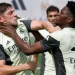 Le Real Madrid en crise après une bagarre sanglante entre Tchouaméni et Valverde. Découvrez les détails de l'incident qui a envoyé Valverde à l'hôpital.