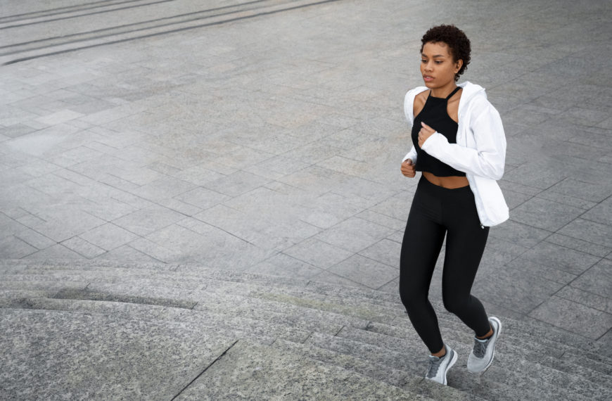 L'activité physique transforme votre santé mentale et booste votre productivité. Découvrez comment la science explique les bienfaits du sport sur le cerveau.
